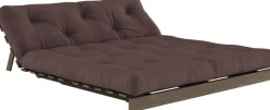 Canapé-lit en pin carob brown et tissu marron 160 x 200 cm Roots - Karup Design