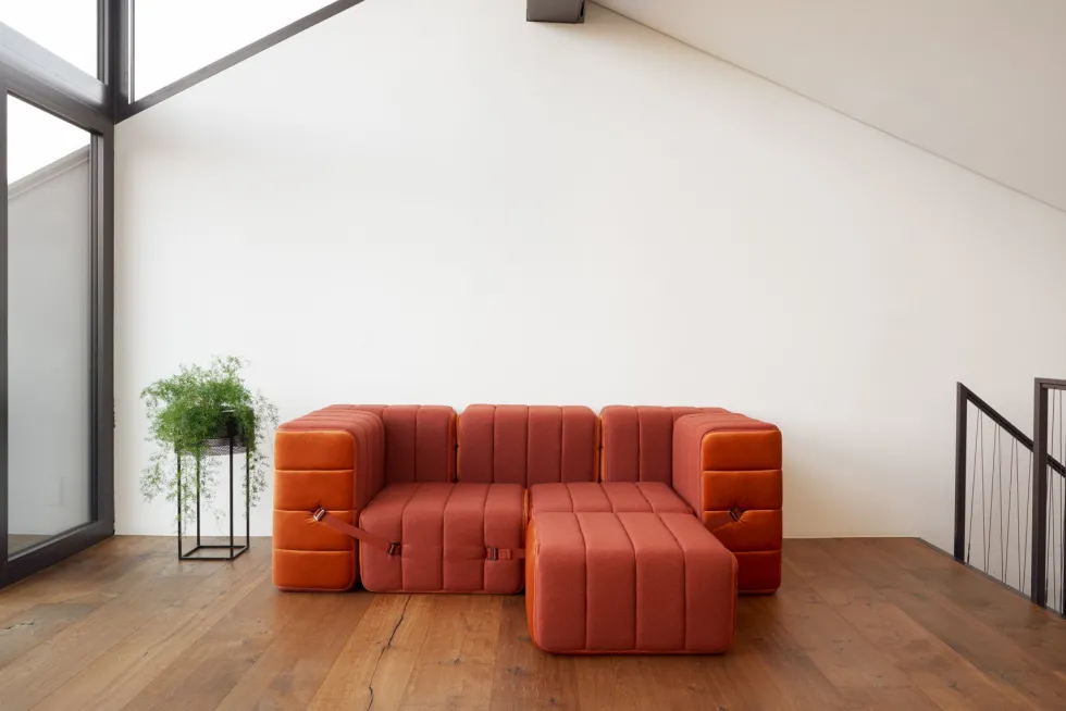 Canapé modulable accoudoirs 2 places en velours barcelone bleu clair 204x102x68cm Curt - Ambivalenz