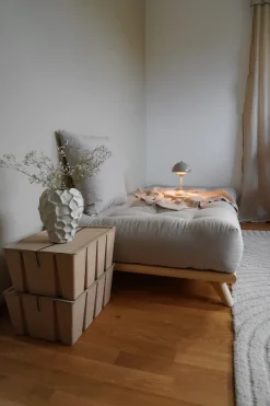 Canapé 2 places en pin et matelas beige 200x90cm Senza - Karup Design