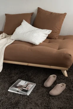 Canapé 2 places en pin et matelas mocca 200x90cm Senza - Karup Design
