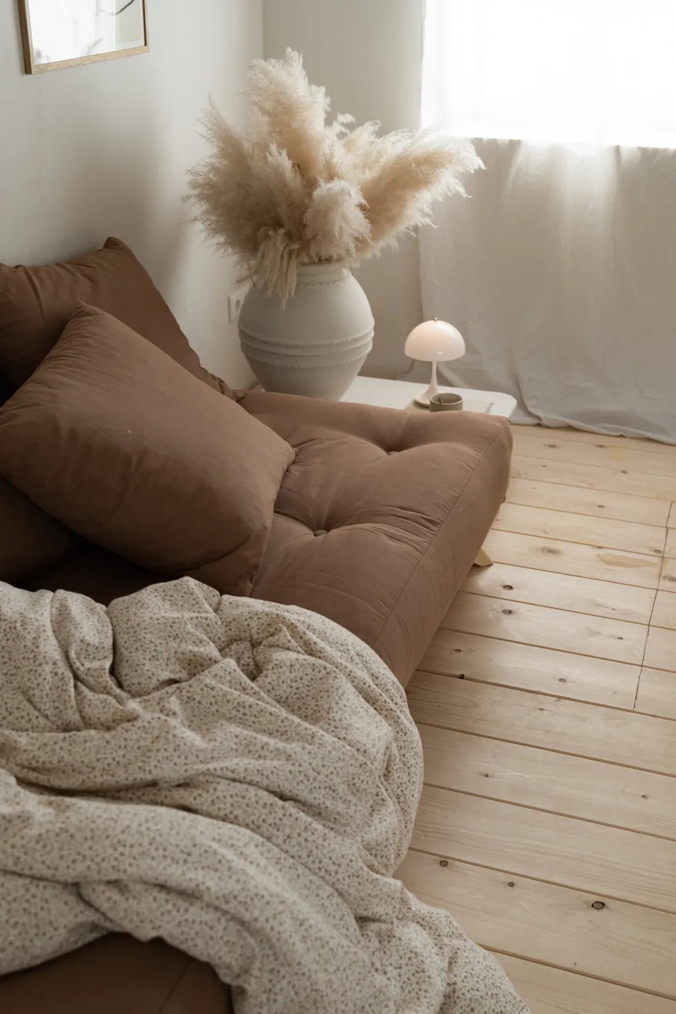 Canapé 2 places en pin et matelas mocca 200x90cm Senza - Karup Design