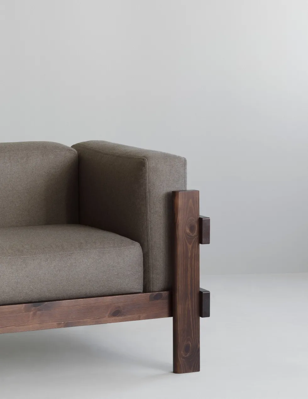 Canapé 3 places en tissu remix 133 gris et pin foncé Kube - Normann Copenhagen