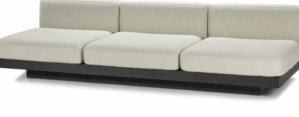Canapé trois places en bois noir et coussins blancs os 287 x 115 x 72 cm Rudolph - Serax