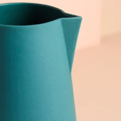 Carafe avec couvercle corail Unison Ceramic - Schneid Studio
