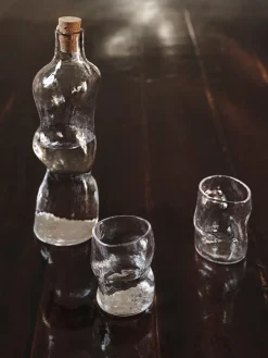 Carafe en verre transparent et bouchon en liège 1L Dimple - Ferm Living