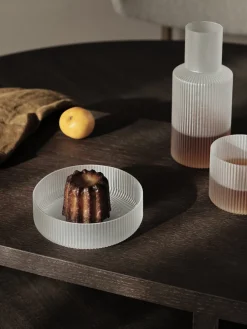 Carafe et verre transparent givrés Ripple - Ferm Living