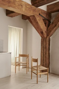 Chaise avec accoudoir en chêne huilé et assise tissée naturelle 81cm CH37 - Carl Hansen & Søn