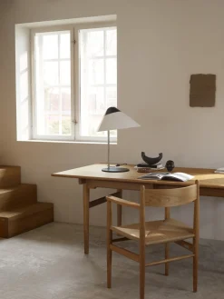 Chaise avec accoudoir en chêne huilé et assise tissée naturelle 81cm CH37 - Carl Hansen & Søn