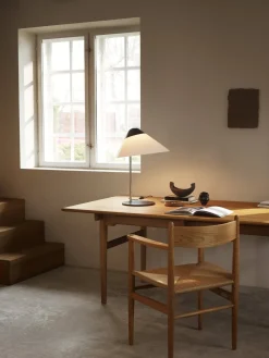 Chaise avec accoudoir en chêne teinté noir et assise tissée noire 81cm CH37 - Carl Hansen & Søn