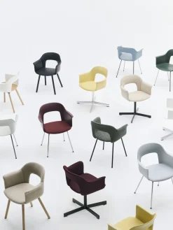 Chaise avec accoudoirs blanc crème bois et acier noir Layout 212 - HAY