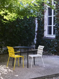 Chaise avec accoudoirs de jardin en métal blanc 56x55x82cm - valerie_objects