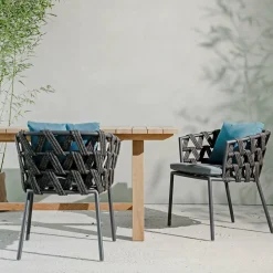 Chaise avec accoudoirs d'extérieur noire avec coussins gris zinc Leo - Vincent Sheppard