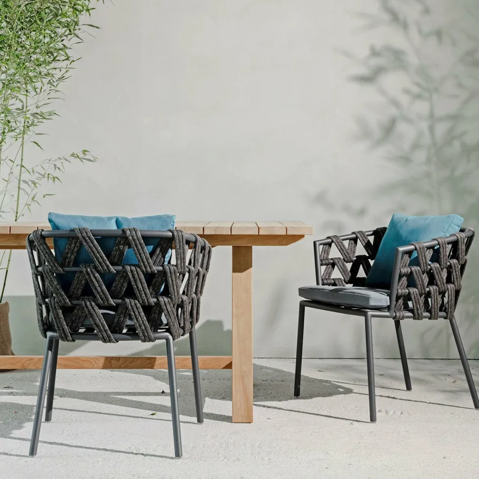 Chaise avec accoudoirs d'extérieur noire avec coussins gris zinc Leo - Vincent Sheppard