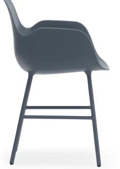 Chaise avec accoudoirs en acier et pp bleu Form - Normann Copenhagen