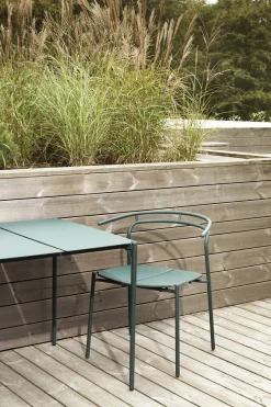 Chaise avec accoudoirs en acier vert Novo - AYTM