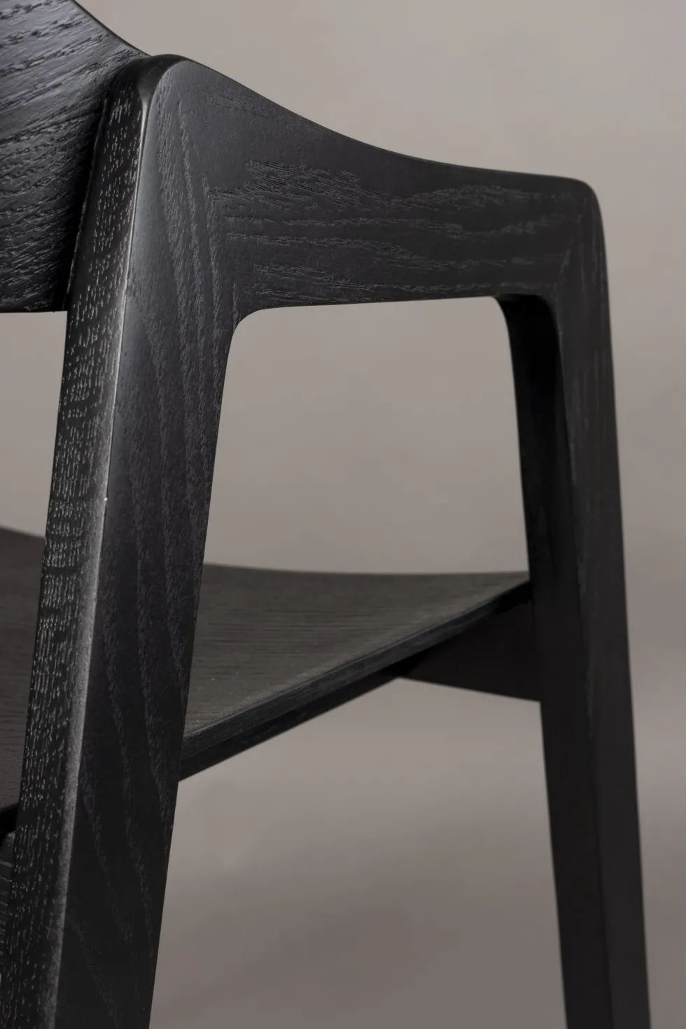 Chaise avec accoudoirs en bois de chêne finition noir Westlake - Dutchbone