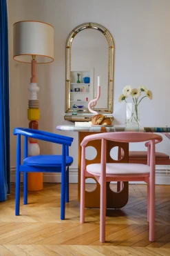 Chaise avec accoudoirs en chêne massif bleu 50x73cm Contour - Colortherapis