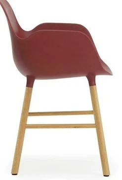 Chaise avec accoudoirs en chêne naturel et pp rouge Form - Normann Copenhagen