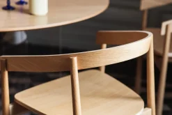 Chaise avec accoudoirs en chêne naturel Homerun - Fest Amsterdam