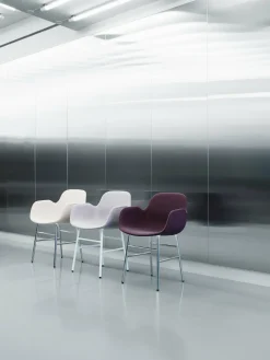 Chaise avec accoudoirs en chrome et pp vert Form - Normann Copenhagen