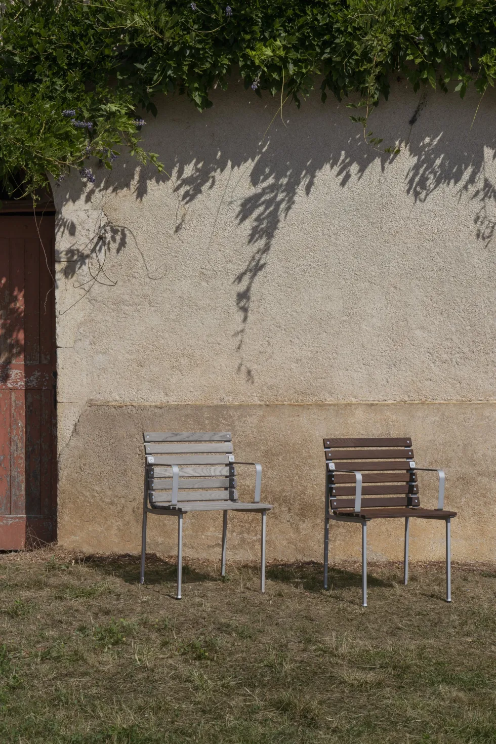 Chaise avec accoudoirs en frêne huilé et aluminium 80x52x52cm Traverse - Hay
