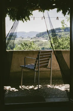 Chaise avec accoudoirs en frêne huilé et aluminium 80x52x52cm Traverse - Hay