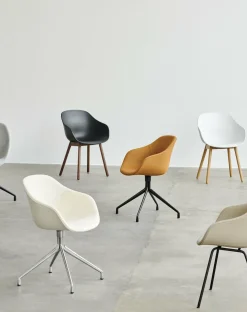 Chaise avec accoudoirs en plastique recyclé dusty mint et pieds en aluminium AAC 220 2.0 - HAY