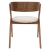 Chaise avec accoudoirs en tissu beige et bois d'hévéa Bresso - Dutchbone