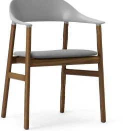 Chaise avec accoudoirs en tissu gris remix 123 et chêne fumé Herit - Normann Copenhagen