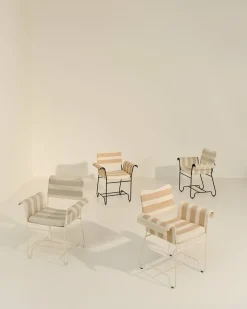 Chaise avec accoudoirs et franges motif rayures Leslie et Limonta Tropique - Gubi