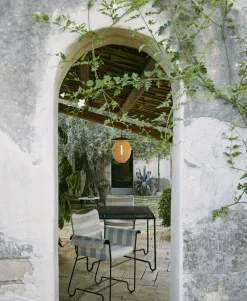 Chaise avec accoudoirs à franges et rayures leslie Tropique - Gubi