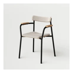 Chaise avec accoudoirs noir graphite et tissu beige sable Etude - TIPTOE