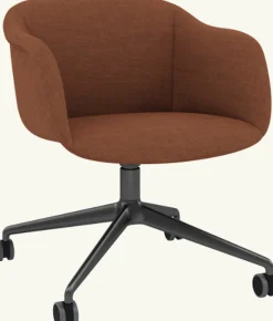 Chaise avec accoudoirs pivotant avec roulettes en tissu marron Fiber - Muuto