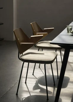 Chaise avec accoudoirs tissu hallingdal 103 et placage de noyer et hêtre 78cm RFH RD7 - &tradition