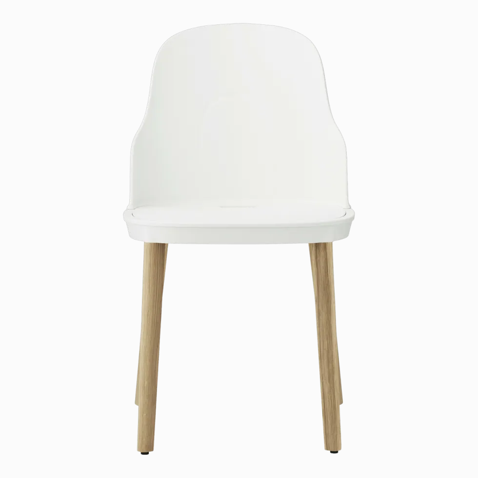 Chaise blanche au pietement en chêne Allez blanc - Normann Copenhagen