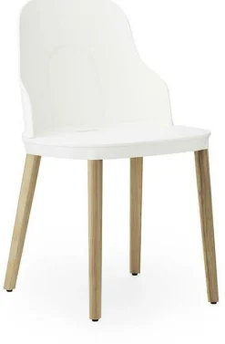 Chaise blanche au pietement en chêne Allez blanc - Normann Copenhagen