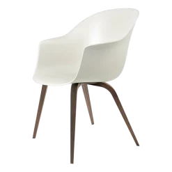 Chaise blanche en noyer américain laqué mat Bat - Gubi