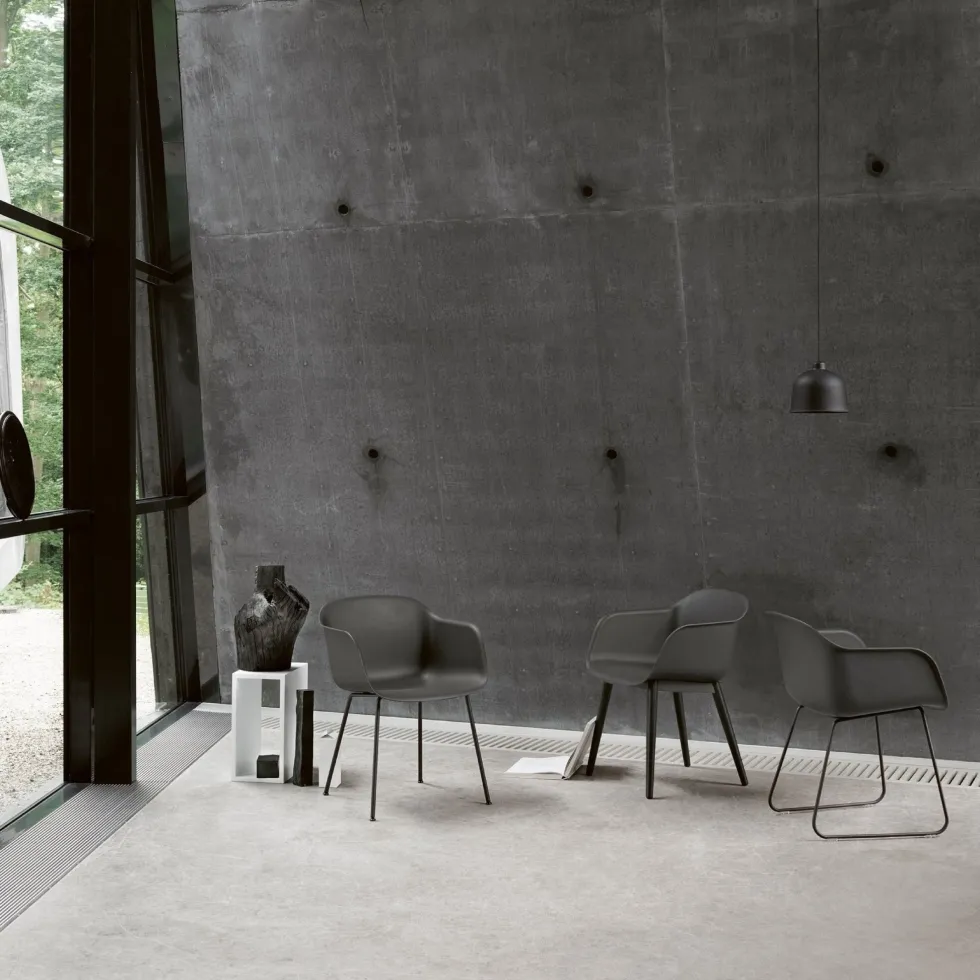 Chaise blanche piétement en bois chêne Fiber - Muuto