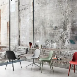 Chaise blanche piétement en chêne Fiber - Muuto