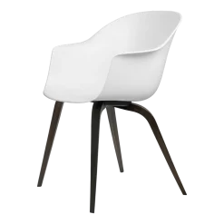 Chaise blanche semi-mate en hêtre teinté noir Bat - Gubi