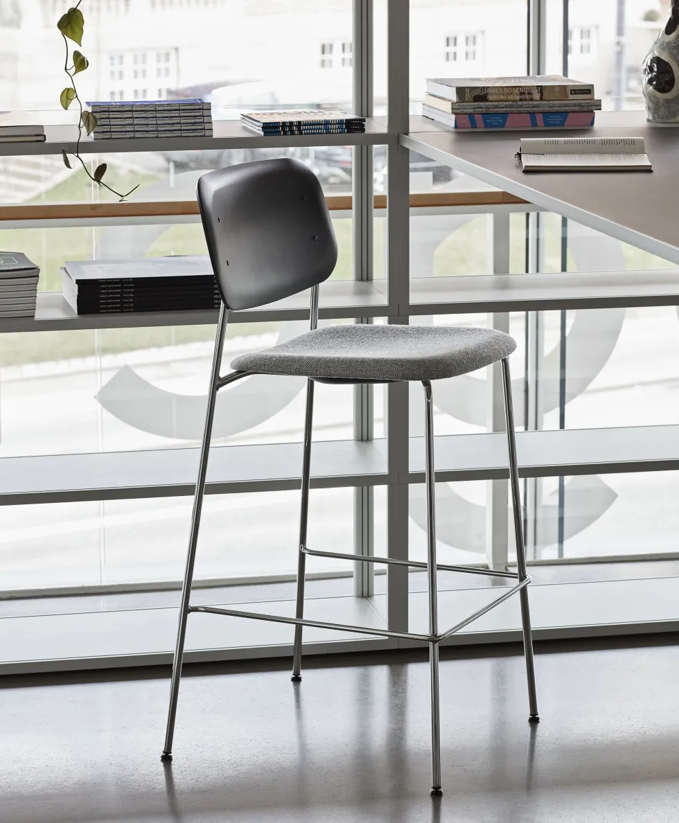 Chaise de bar acier et polypropylène gris doux Soft Edge 98 cm 95 - Hay