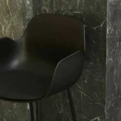 Chaise de bar avec accoudoirs en acier et pp noir 65 cm Form - Normann Copenhagen