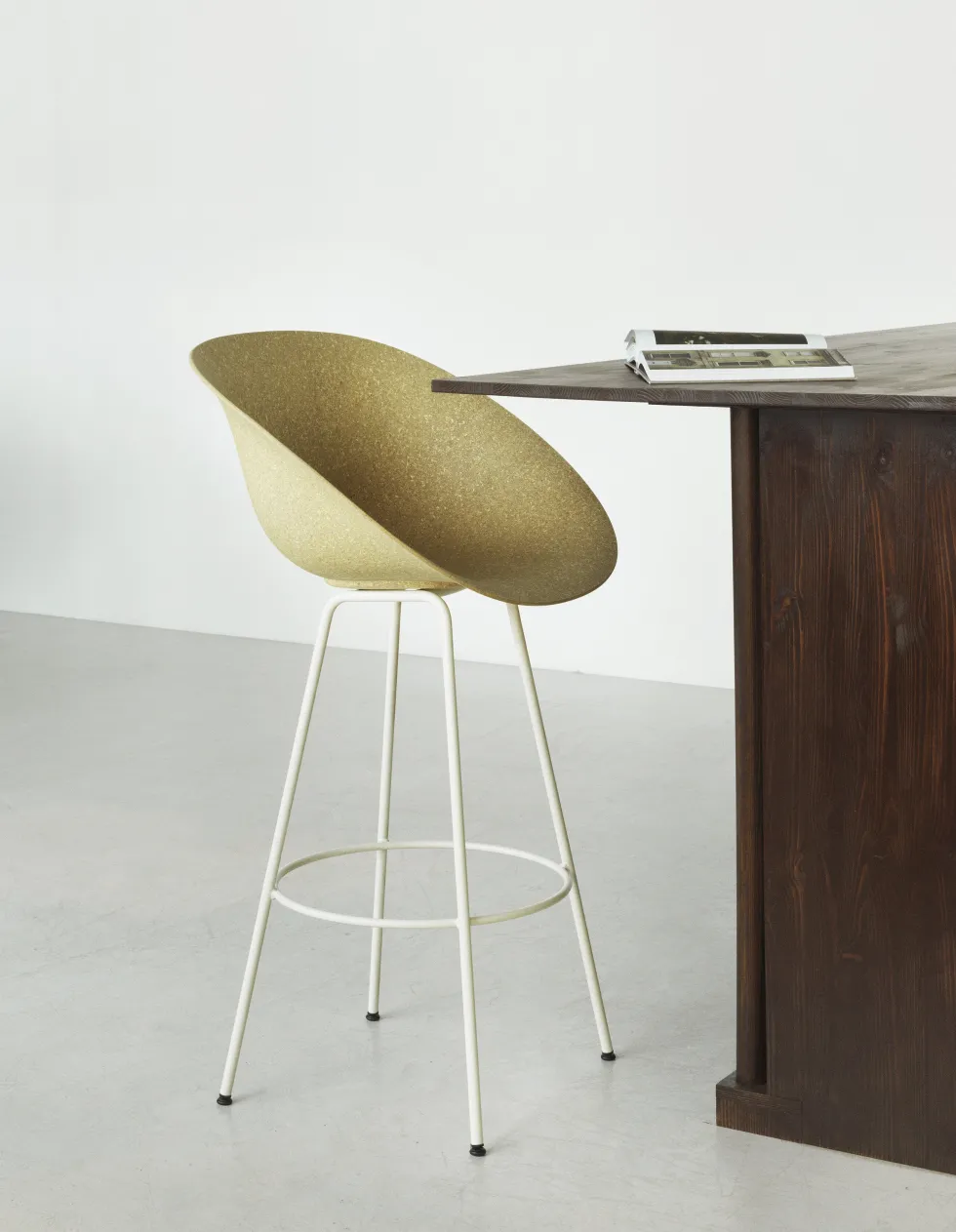 Chaise de bar avec accoudoirs recyclable en chanvre et acier crème 75cm Mat - Normann Copenhagen