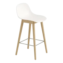 Chaise de bar 65 cm blanche piétement en chêne Fiber - Muuto