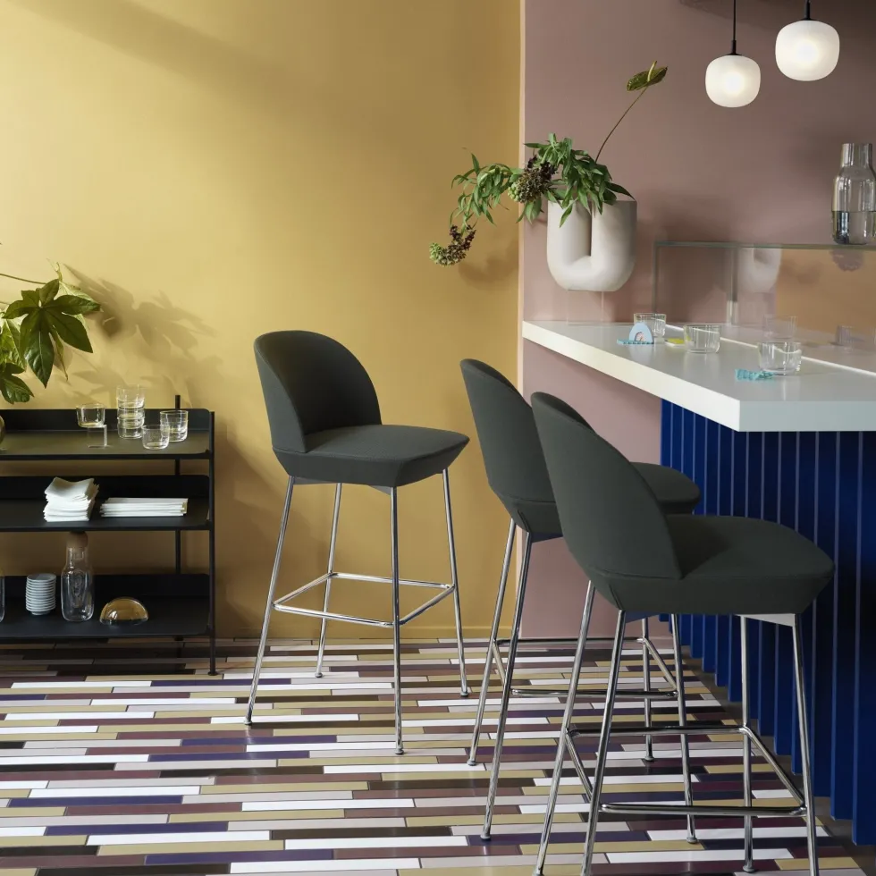 Chaise de bar 75 cm gris anthracite et pieds chrome Oslo - Muuto