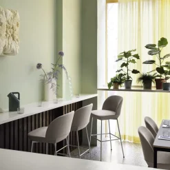 Chaise de bar 65 cm gris beige et pieds chrome Oslo - Muuto