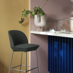 Chaise de bar 65 cm gris beige et pieds chrome Oslo - Muuto