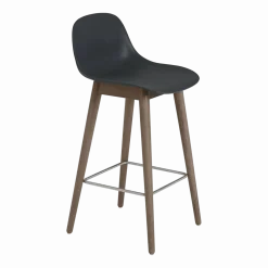 Chaise de bar 65 cm noire piétement en chêne marron Fiber - Muuto