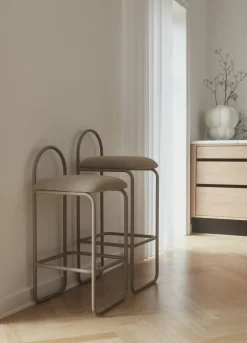 Chaise de bar en bouclé taupe 37 x 39 x 92 cm Angui - AYTM