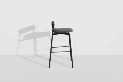 Chaise de bar en hêtre noir tapissée 91 cm Fromme - Petite Friture